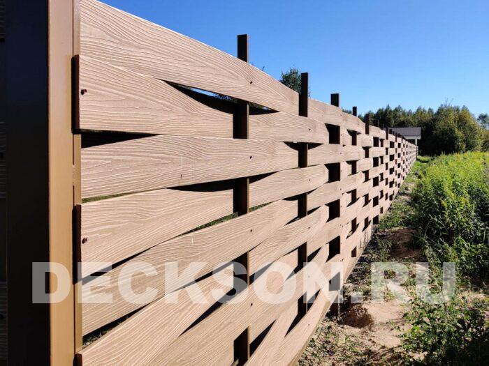 Забор плетенка из древесно-полимерной доски фото